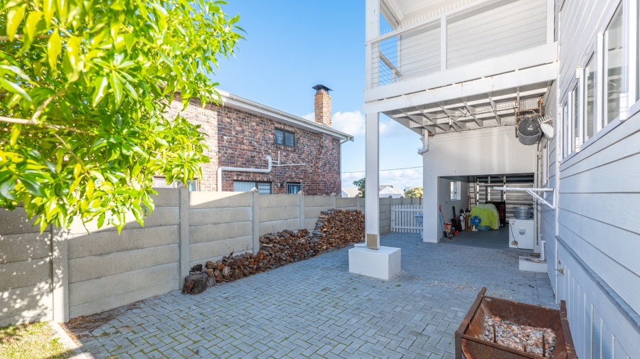 4 Bedroom Property for Sale in Struisbaai Western Cape